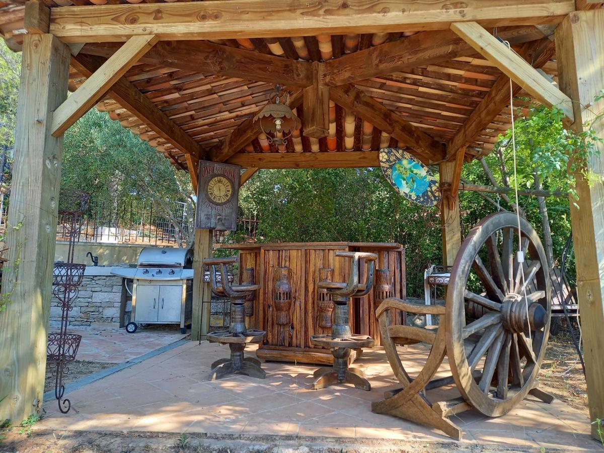 Maison Au Castellet Ле Кастеле Екстериор снимка