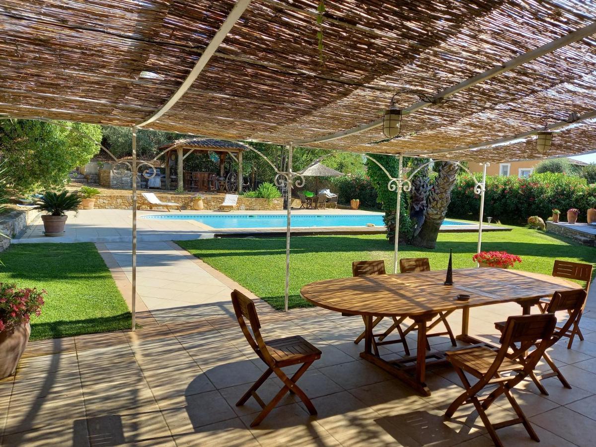 Maison Au Castellet Ле Кастеле Екстериор снимка